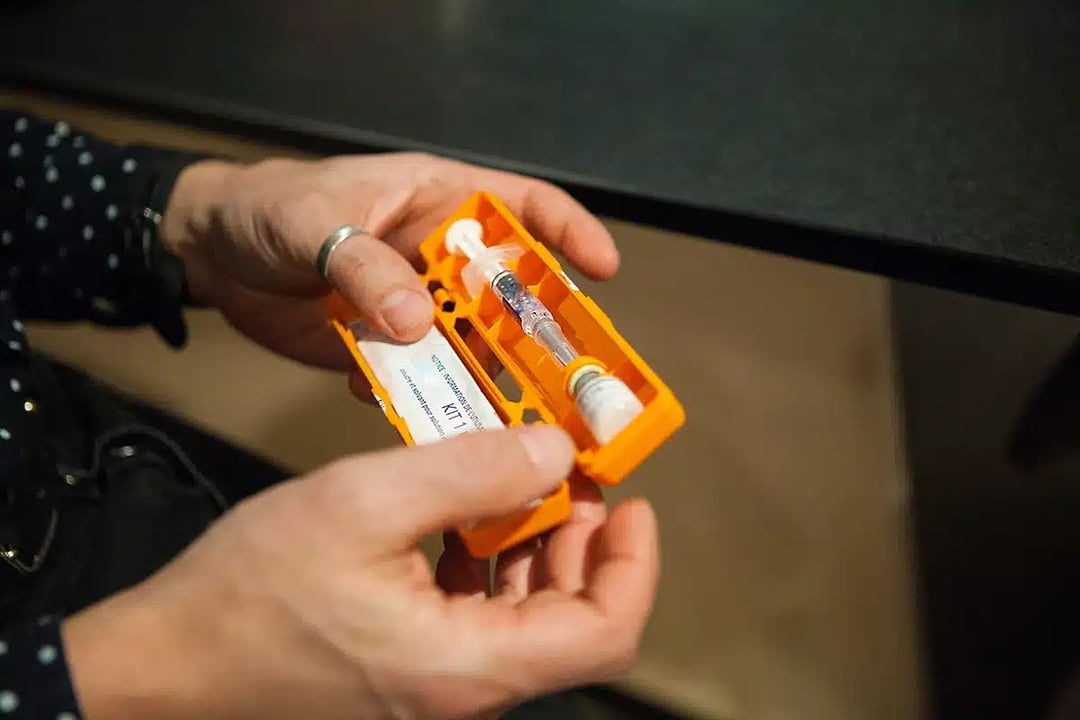 emergency kit including a glucagon syringe