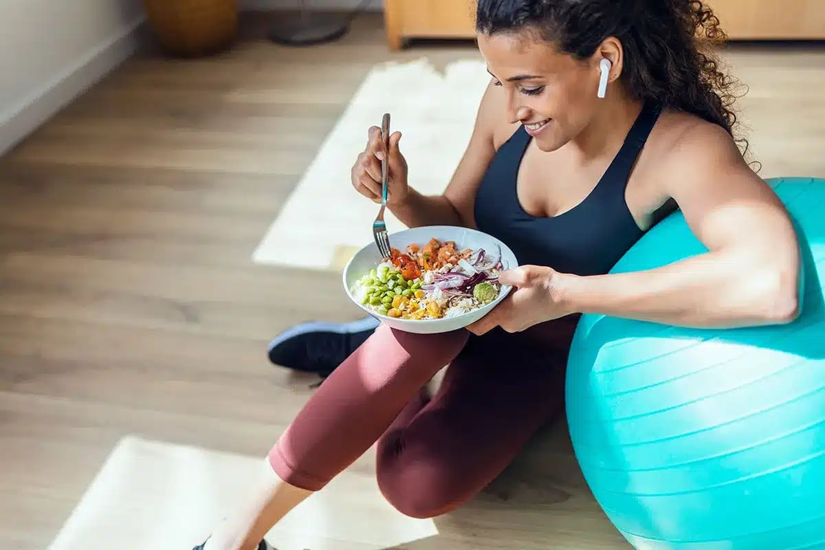 Woman eating healthy meal.